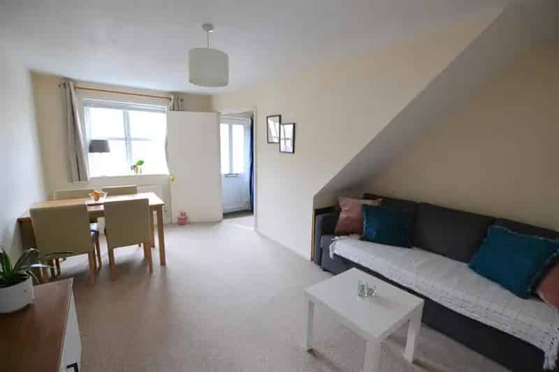 2 Bedroom End Terrace House for Sale