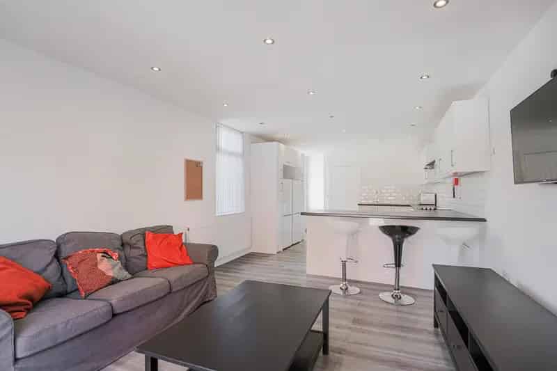 6 Bedroom Semi-Detached House for Students in Coventry