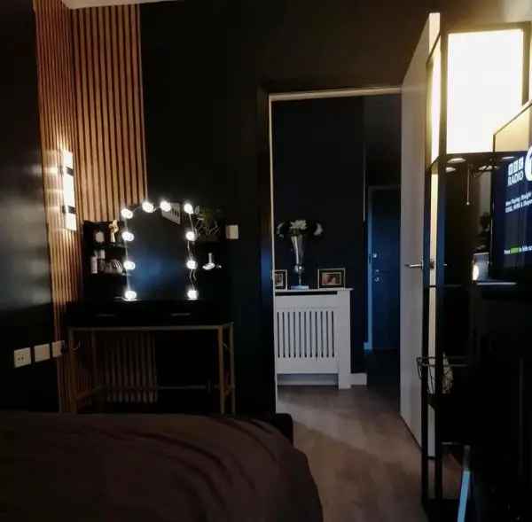 2-Bed Flat Near American Embassy Nine Elms Vauxhall