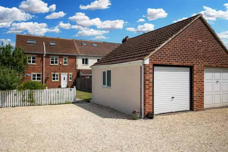 4 Bedroom End of Terrace House to Rent