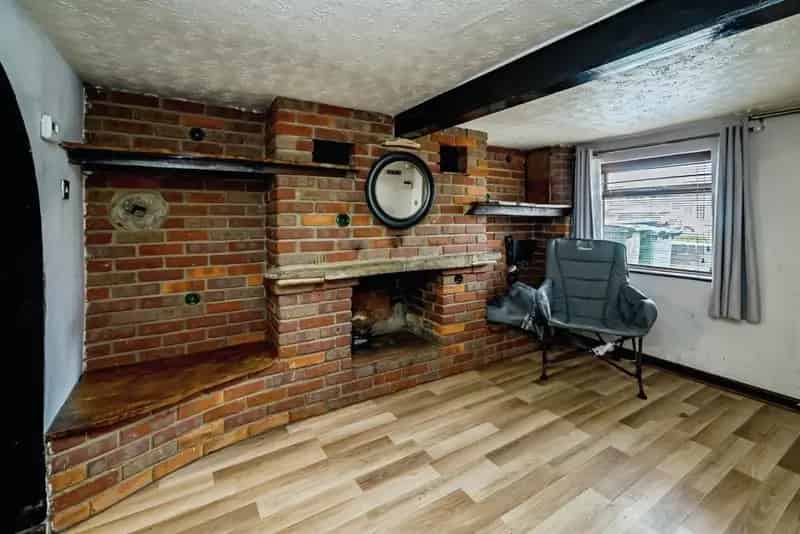 Two Bedroom Cottage Aston Clinton Fitted Kitchen Garden Room