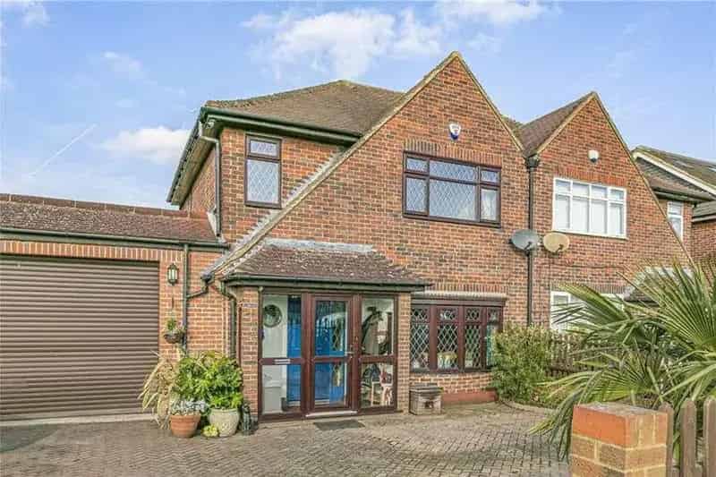 3 Bedroom House for Sale Near Elmers End Station