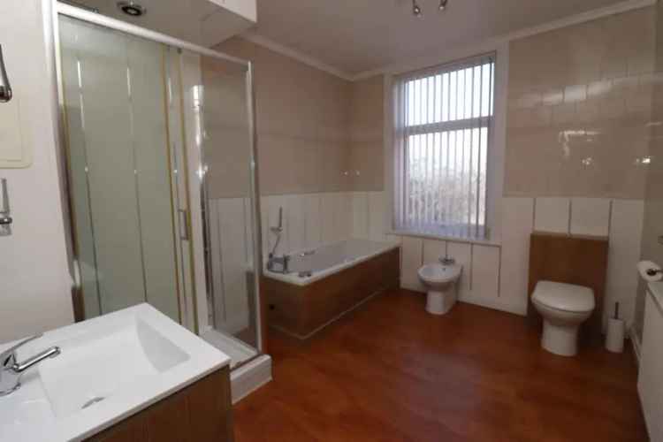 2 Bedroom House To Let - Spacious Accommodation with Stunning Bathroom and Garden
