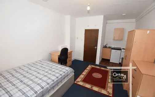 1 Room Studio Flat Southampton City Centre Near Solent University