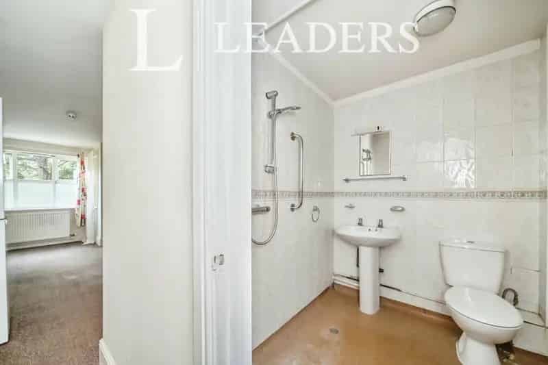 Studio Flat for Over 65s or Registered Disabled