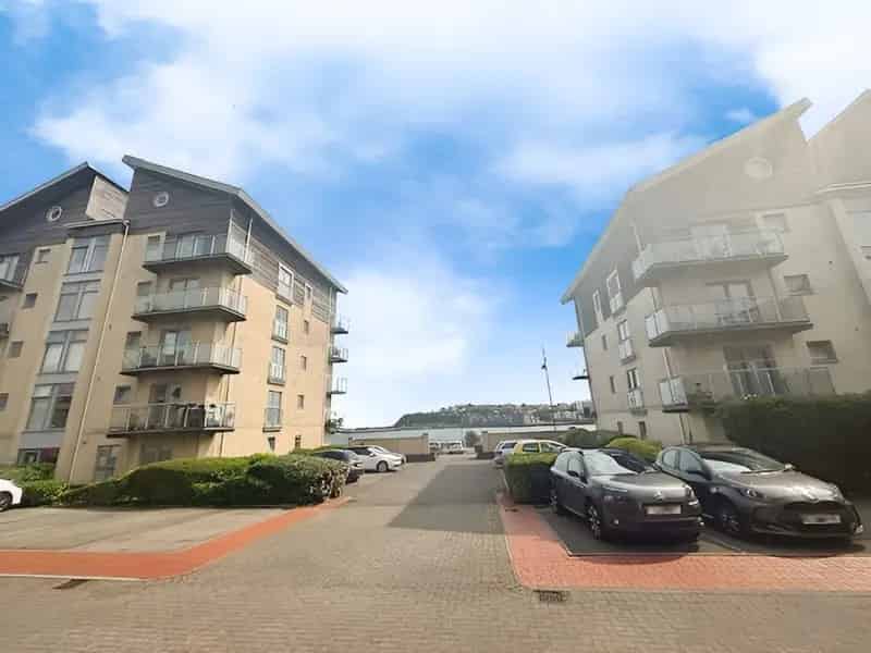 2 Bedroom Penthouse Barry Waterfront Sea Views Parking