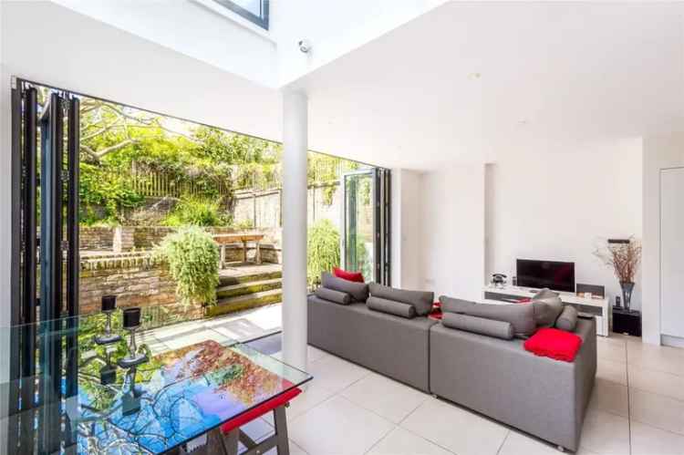 2 Bedroom Flat for Sale in North Kensington