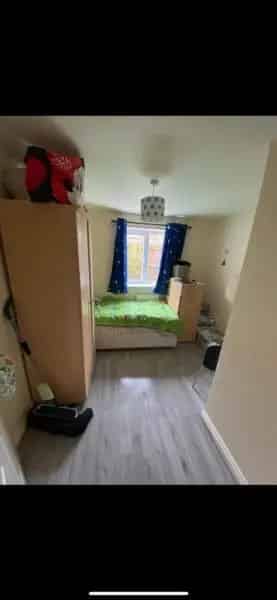 Ground Floor Double Room Near Town and Transport