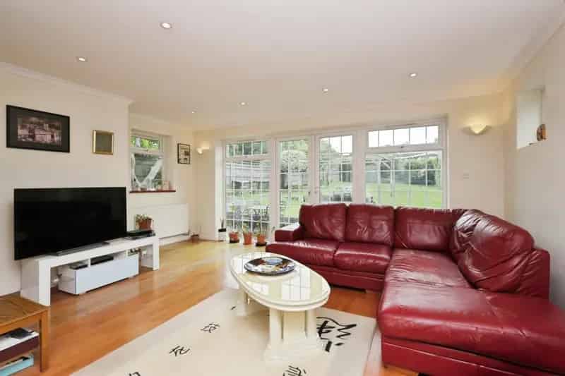 Five Bedroom Detached House Eastbourne