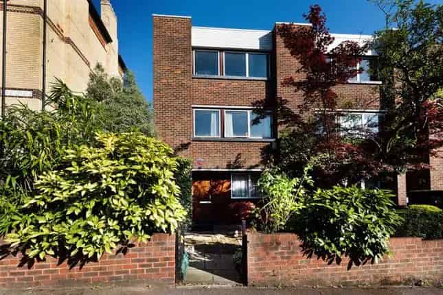 Semi Detached House for Sale in Hampstead London