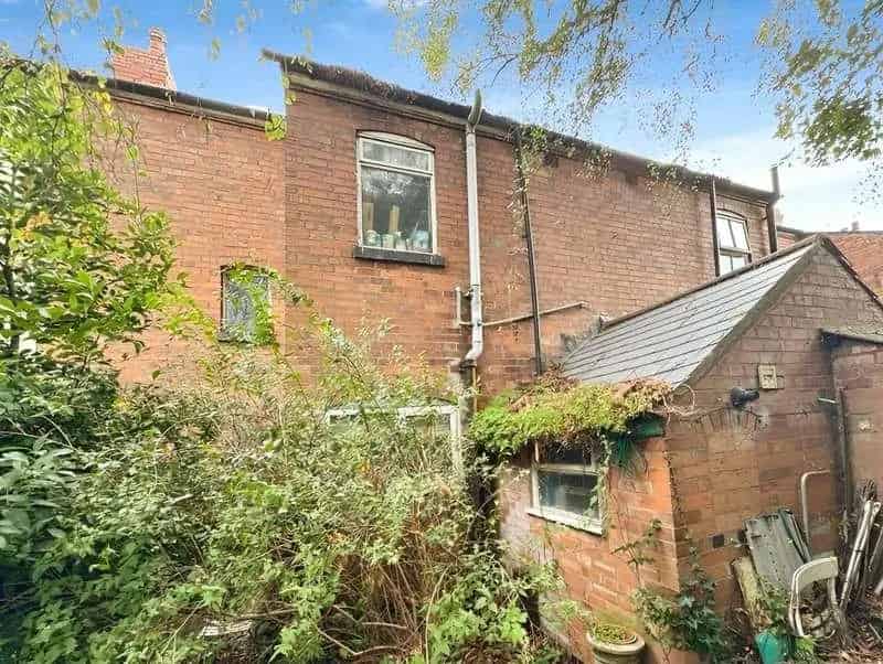 2 bed house for sale