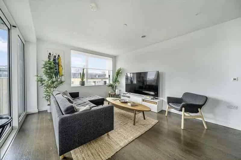 2 bed flat for sale