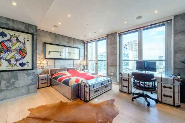 Flat for sale in Baltimore Wharf, Millwall E14