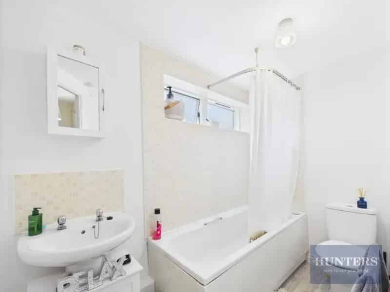 2 Bedroom Modern Apartment For Sale - Buy to Let Investment