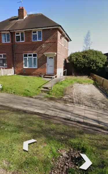 2 Bed House with Large Garden