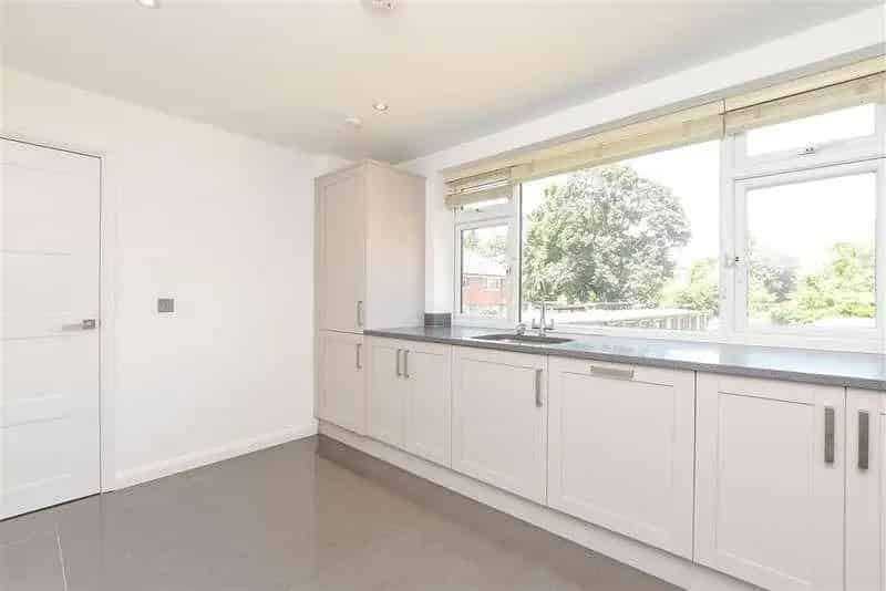 2 Bed Flat for Sale Reigate Redhill