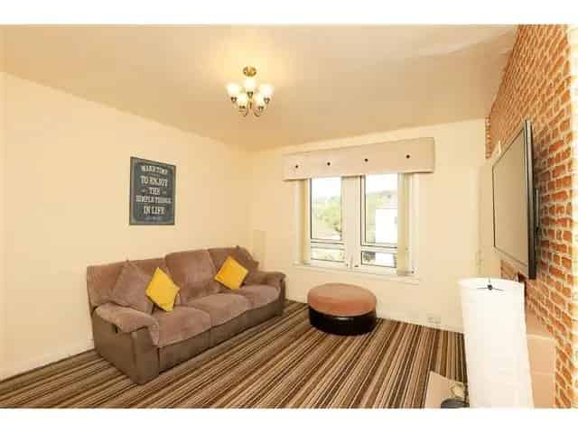 1 Bedroom Flat for Sale in Lochwinnoch