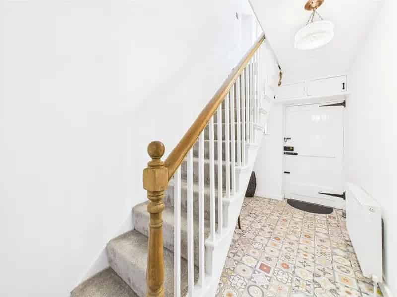 4 Bedroom Detached House To Rent
