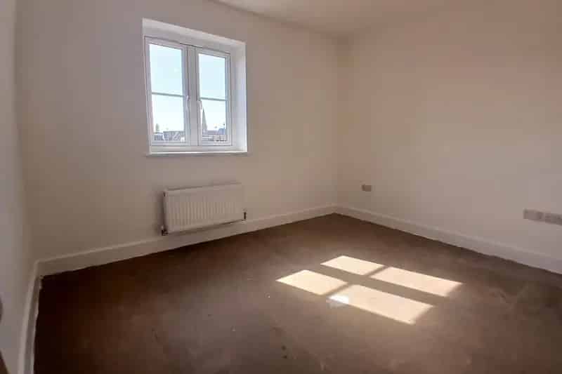2 Bedroom Flats Near Amenities Available Now