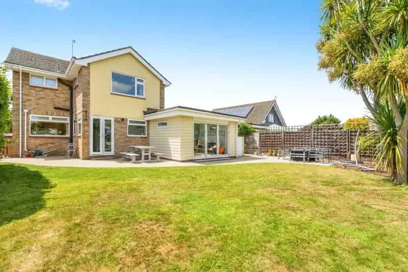 Spacious Detached Home with Self Contained Annex
