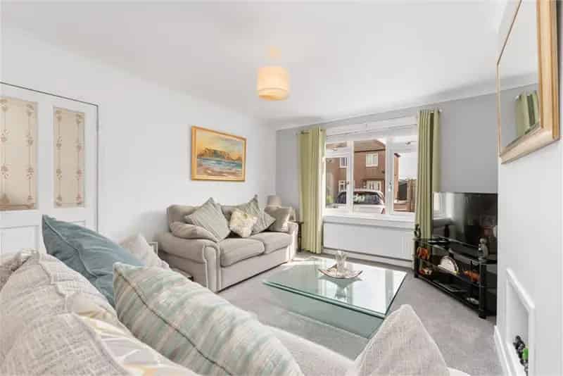 5 Bed House - End Terraced with 1 Reception Room