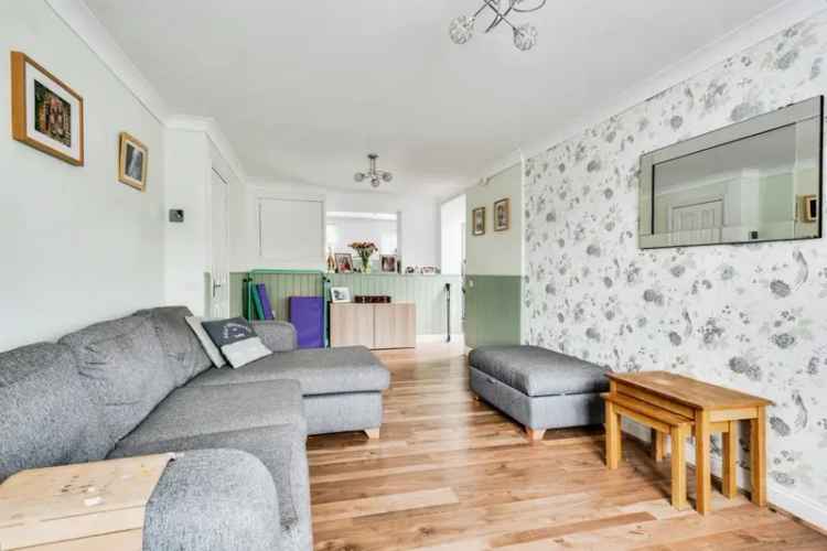 Extended 2 Bed Semi Detached House Woodhall Park