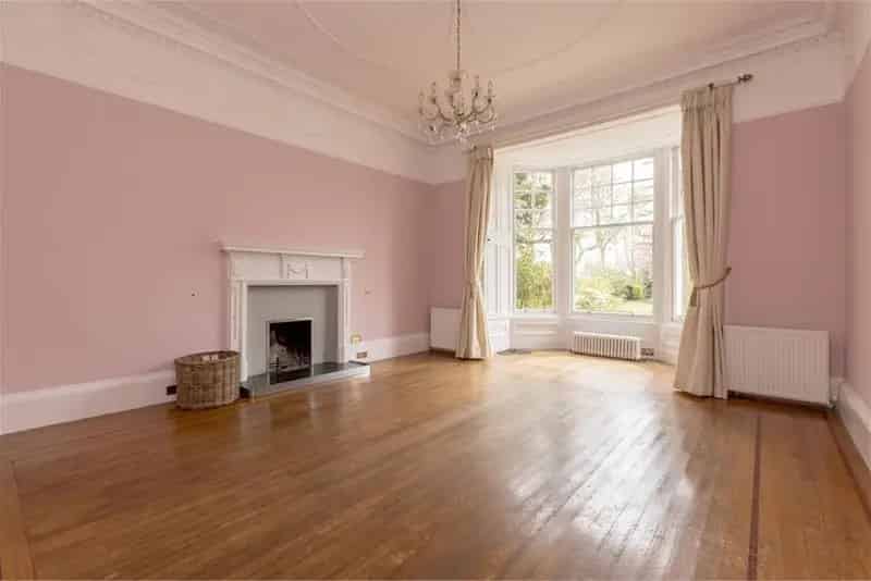 7 Bed Detached House with 4 Reception Rooms and Large Gardens