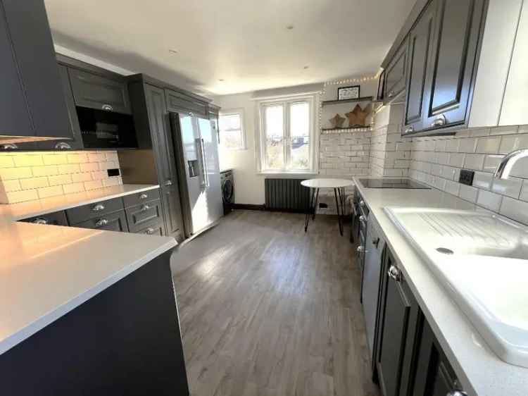 4 Bedroom Maisonette for Sale in Preston Park