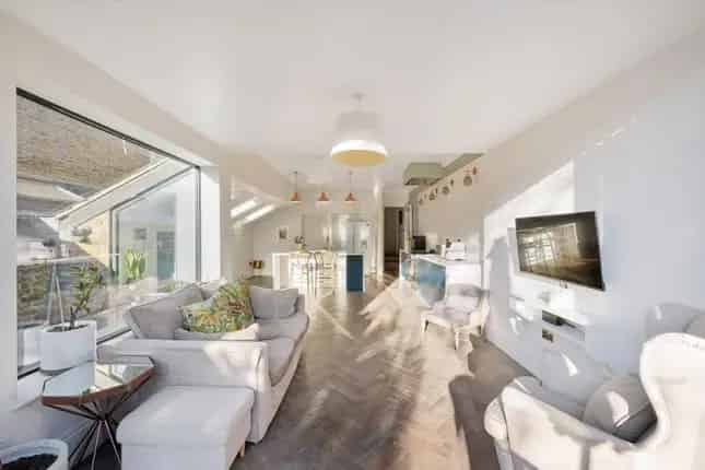 5 Bedroom Edwardian House for Sale in London NW10