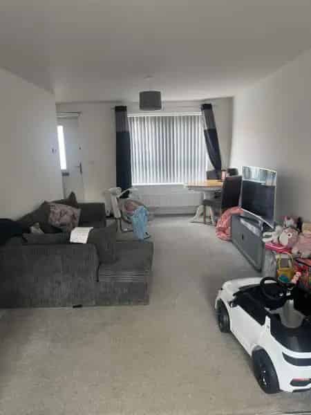 Large 2-Bedroom House Near Schools and Amenities