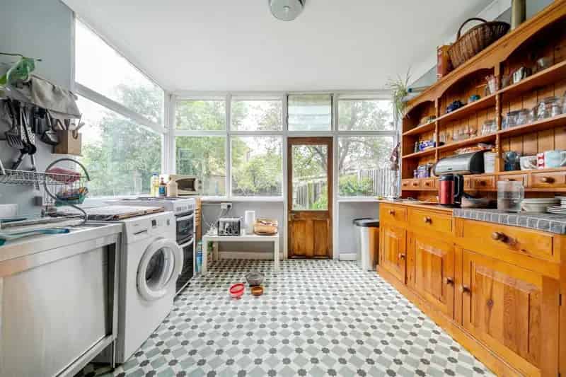 Three Bedroom House Near Ponders End Station