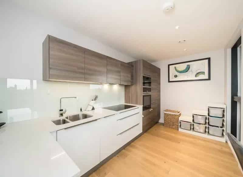 Battersea 2-Bed Apartment with Winter Garden and Concierge