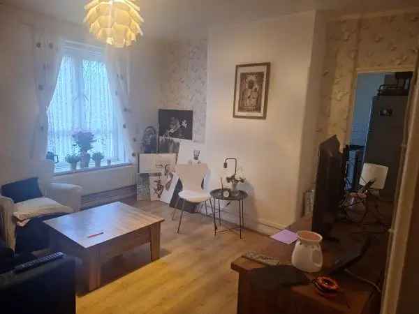 First Floor 2 Bed Flat Swap - Large Estate