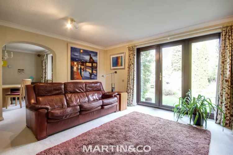 Bungalow For Sale in Finchampstead, England