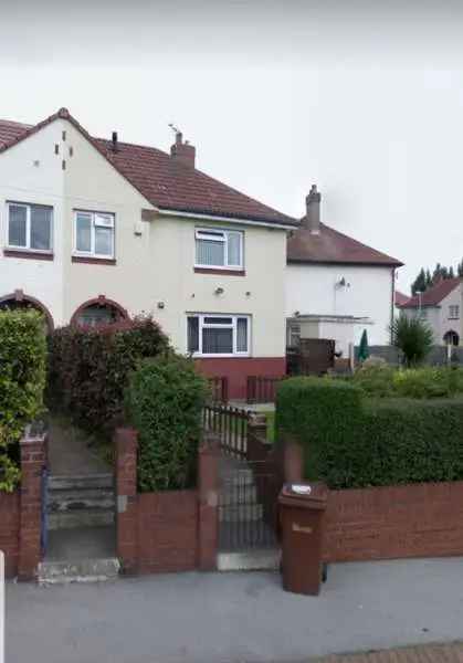 3 Bed Semi Detached House with Private Garden