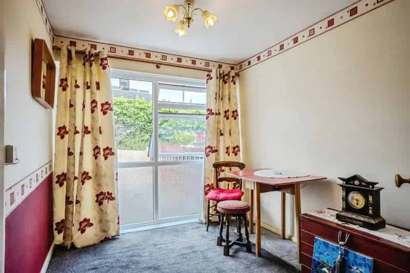 3 Bedroom End Terrace House - Village Location
