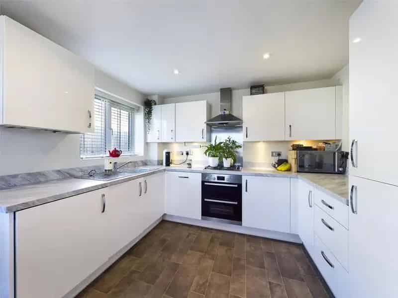 3 Bedroom Detached House To Rent