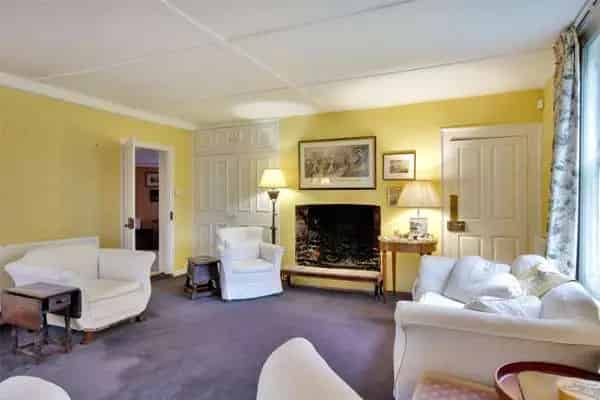Grade II Listed 4-Bedroom House with Gardens in Appledore Ashford