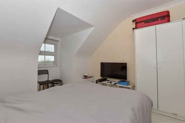 2 Bedroom Apartment for Sale Near Mainline Station