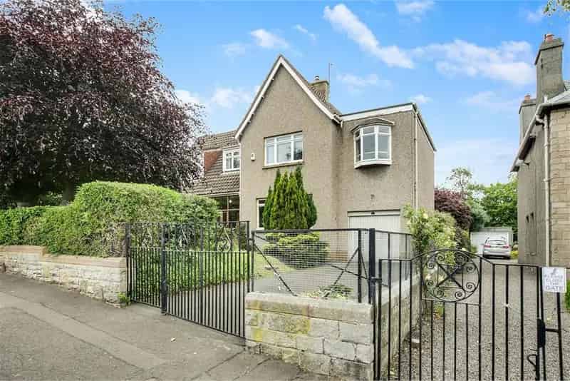 4 Bed Detached House 2 Reception Rooms Family Home Large Garden
