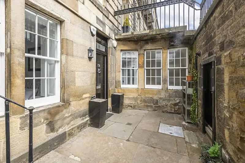 2 Bedroom Flat to Rent in Edinburgh West End
