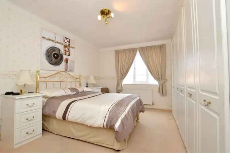 House For Sale in Leeds, England