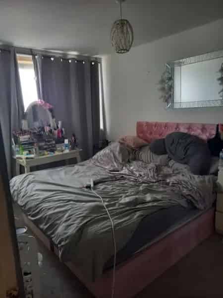 Top Floor Flat Large Rooms New Kitchen