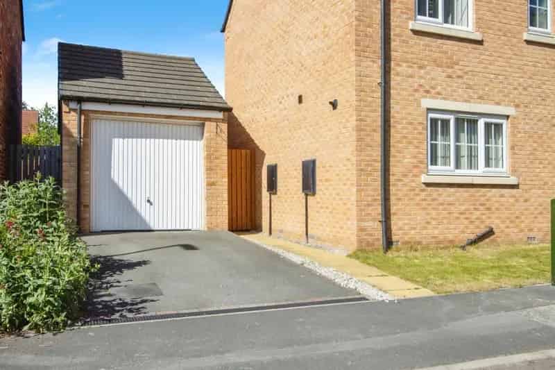 Four-Bedroom Detached House with En-Suite and Garden