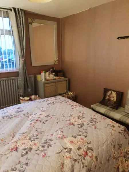 Flat For Rent in Newcastle-under-Lyme, England