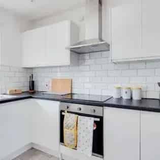 3-Bed Apartment near Manchester Golf Course Sleeps 8
