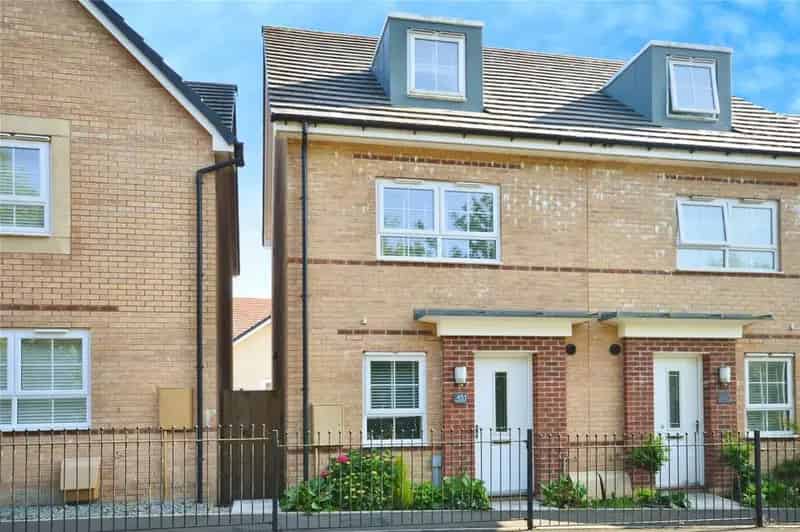 4 Bedroom Semi-Detached House For Sale