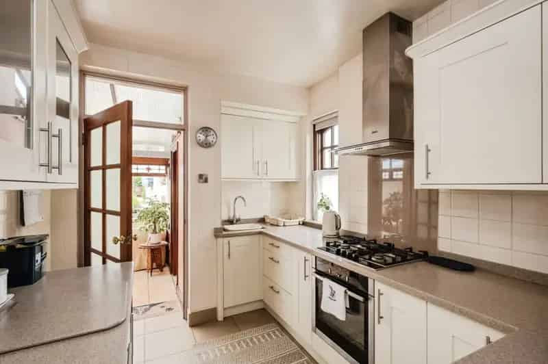 3 Bedroom Semi-Detached House Frampton Road