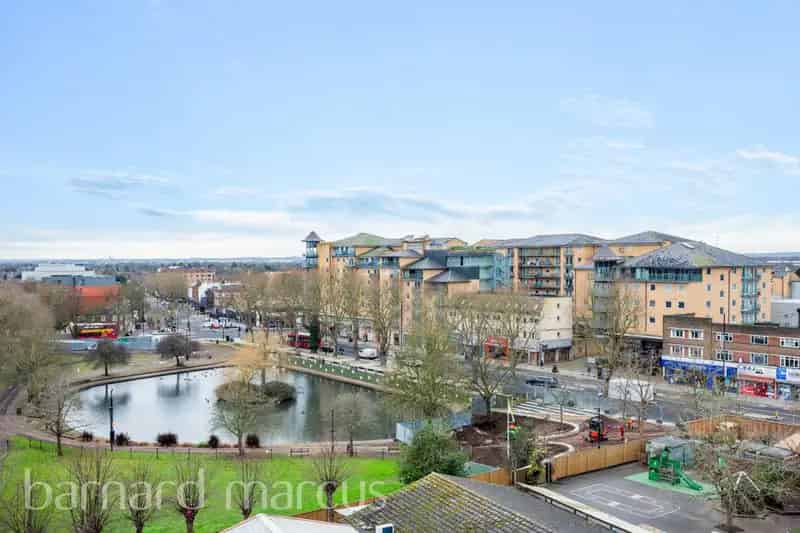 Luxury Studio Apartment Feltham New Build Gym Cinema Yoga Suite