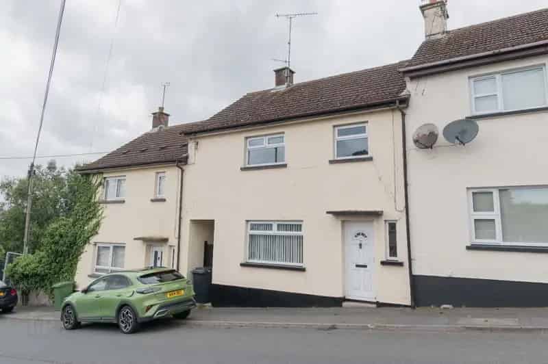 3 4 Bedroom Mid Terrace House Disabled Access Enclosed Yard